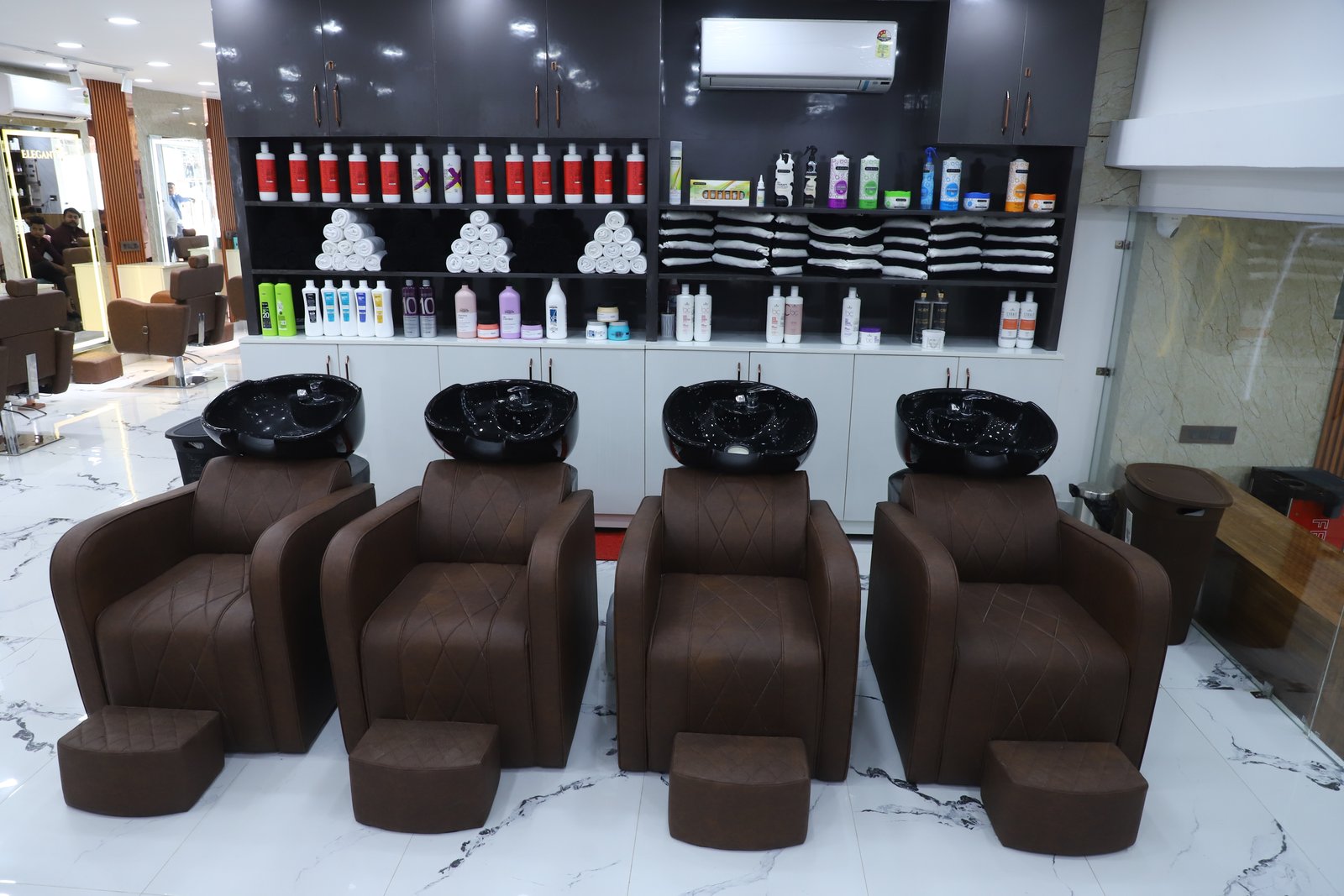luxury salon in CR Park